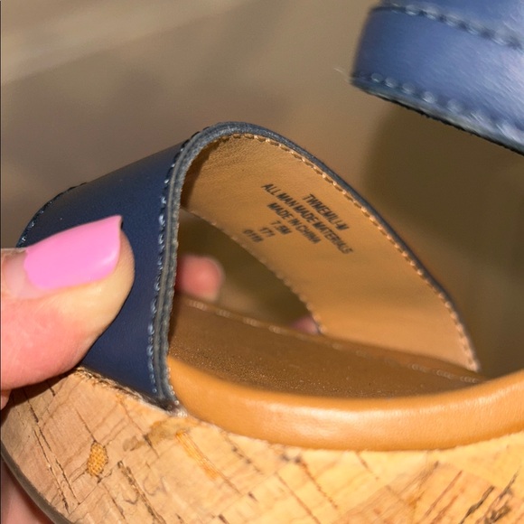 Tommy Hilfiger Women's Blue and Tan platform, wedge Sandals, size 7 1/2 - Picture 2 of 11